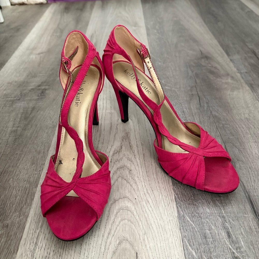 Kelly & Katie Women's Magenta high heel sandals Sz. 9